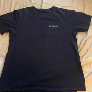 Men’s patagonia tee shirt size small color navy